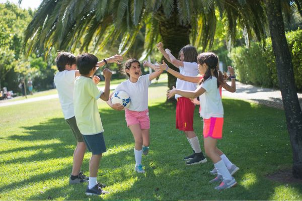 Niños en un campamento de verano